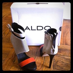 Aldo heels gently used comes with box